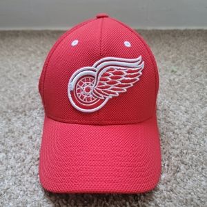 NHL Detroit Red Wings Reebok Fitmax 70 Hat Cap Red S/M